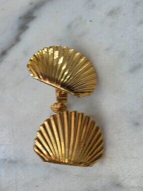 Vintage Napier Gold Tone Shell Earrings Screwback Signed Coastal Jewelry
